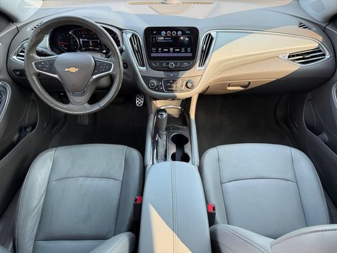 Used 2017 Chevrolet Malibu LT w/ Leather Package FWD image 12