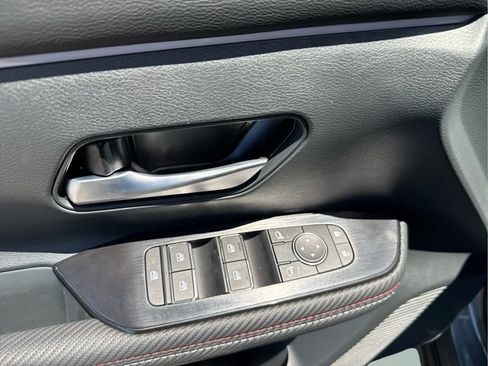 Used 2025 Nissan Kicks SR w/ SR Premium Package AWD/4WD image 10