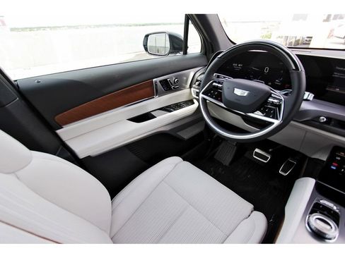 New 2026 Cadillac Vistiq Sport image 8