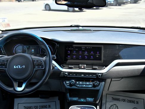 Used 2022 Kia Niro EX Premium FWD image 38
