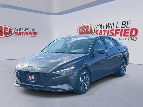Used 2023 Hyundai Elantra SEL w/ Convenience Package FWD image 4