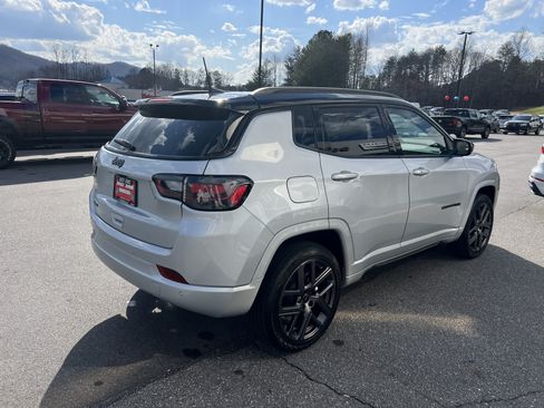Used 2025 Jeep Compass Limited w/ High Altitude Package AWD/4WD image 3