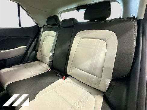 Used 2022 Hyundai Venue SEL FWD image 25