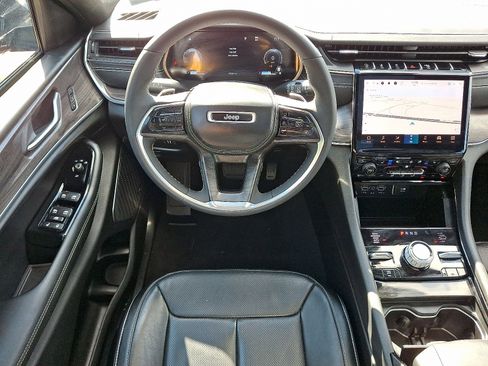 Used 2023 Jeep Grand Cherokee Overland AWD/4WD image 11