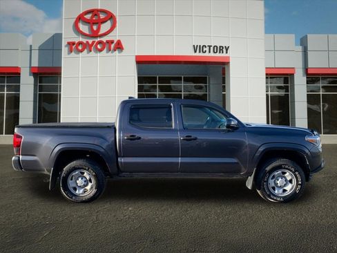 Used 2022 Toyota Tacoma SR image 2