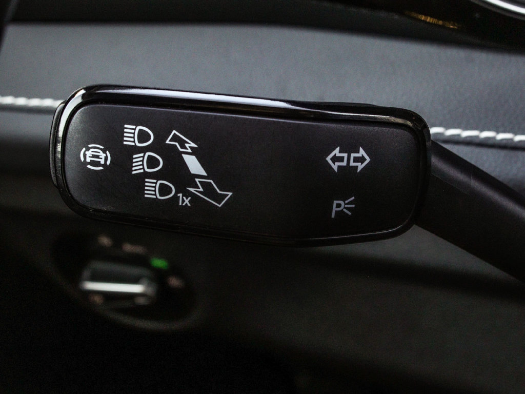 Used 2025 Volkswagen Jetta SEL FWD image 27