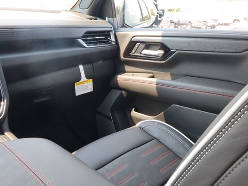 New 2026 GMC Yukon AT4 Ultimate w/ LPO, Floor Liner Package AWD/4WD image 11