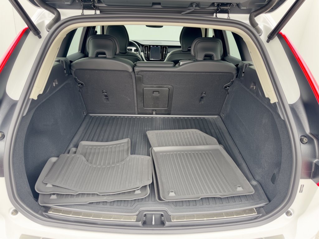 Used 2025 Volvo XC60 B5 Plus w/ Protection Package Premier AWD/4WD image 28