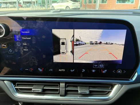 Used 2024 Chevrolet Equinox EV LT image 7