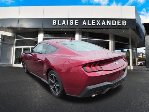 Used 2025 Ford Mustang Coupe RWD image 6