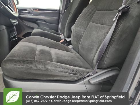 Used 2017 Dodge Grand Caravan SE FWD image 19