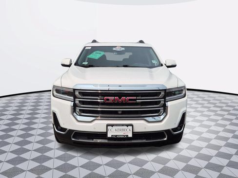 Certified 2023 GMC Acadia SLT w/ Technology Package FWD image 3