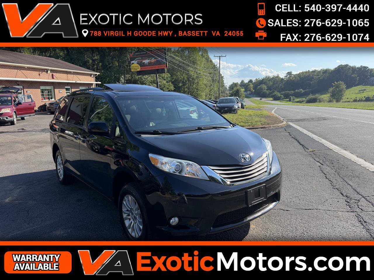 Used 2017 Toyota Sienna XLE w/ XLE Navigation Package FWD image 1