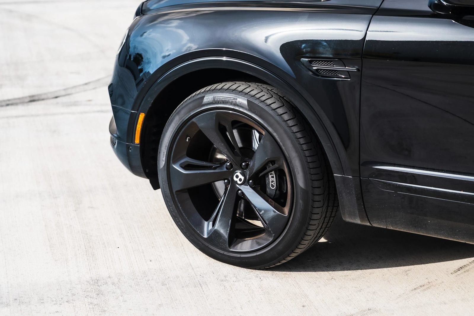 Used 2019 Bentley Bentayga AWD/4WD image 12