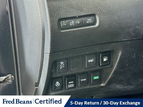 Used 2018 Nissan Rogue SV w/ Premium Package image 12