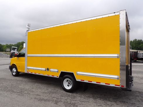 Used 2019 GMC Savana 3500 Extended w/ Driver Convenience Package image 4