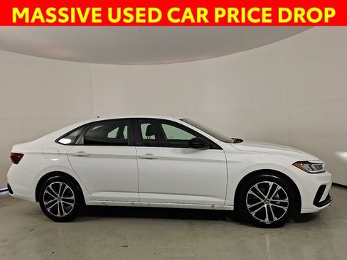 Used 2025 Volkswagen Jetta Sport FWD image 9