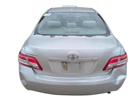 Used 2010 Toyota Camry LE FWD image 4