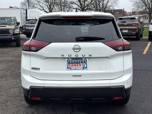 Used 2024 Nissan Rogue S image 5