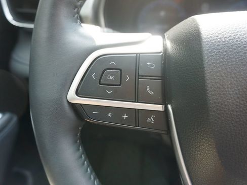 Used 2023 Toyota Highlander Platinum FWD image 8