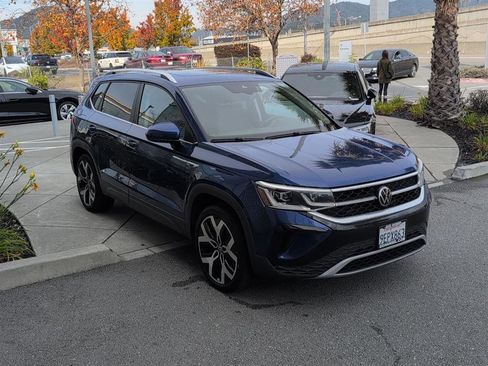 Used 2022 Volkswagen Taos SEL w/ Panoramic Sunroof Package image 4