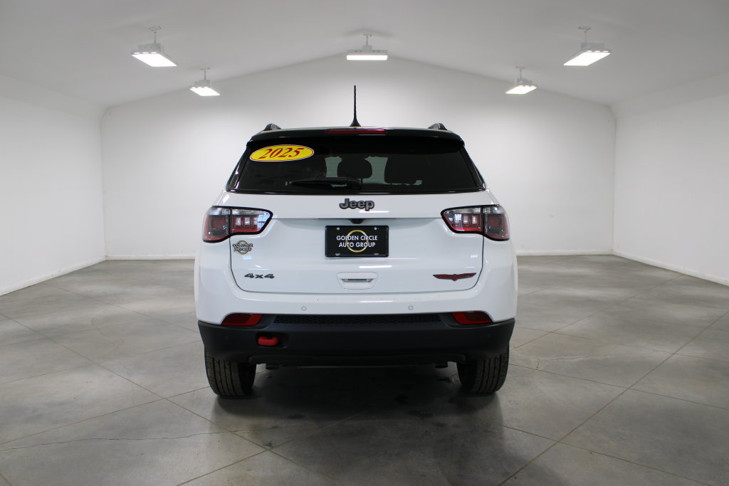 Used 2025 Jeep Compass Trailhawk AWD/4WD image 8