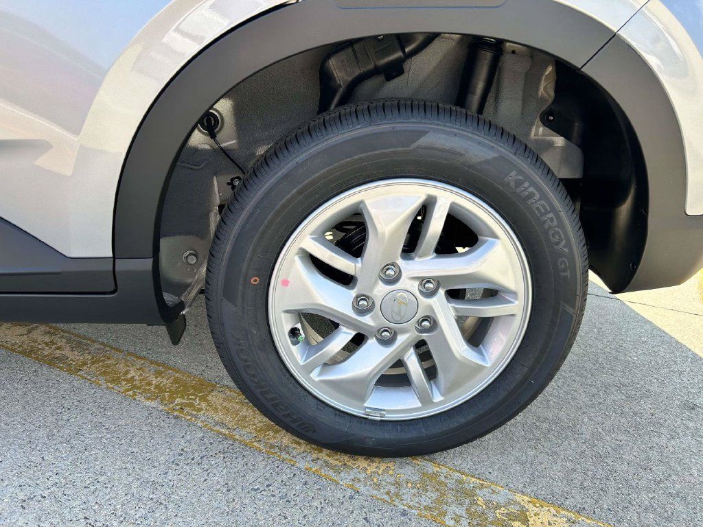 New 2026 Hyundai Venue SE FWD image 3