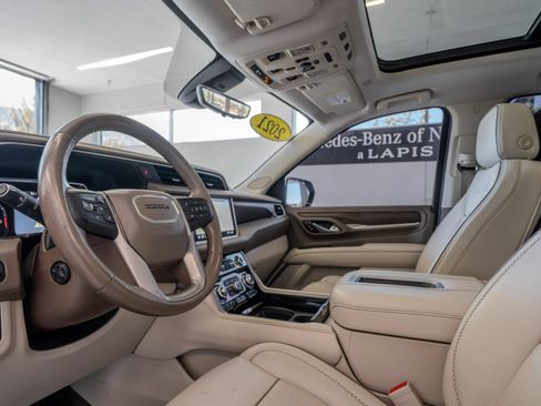 Used 2021 GMC Yukon Denali w/ Denali Premium Package AWD/4WD image 6