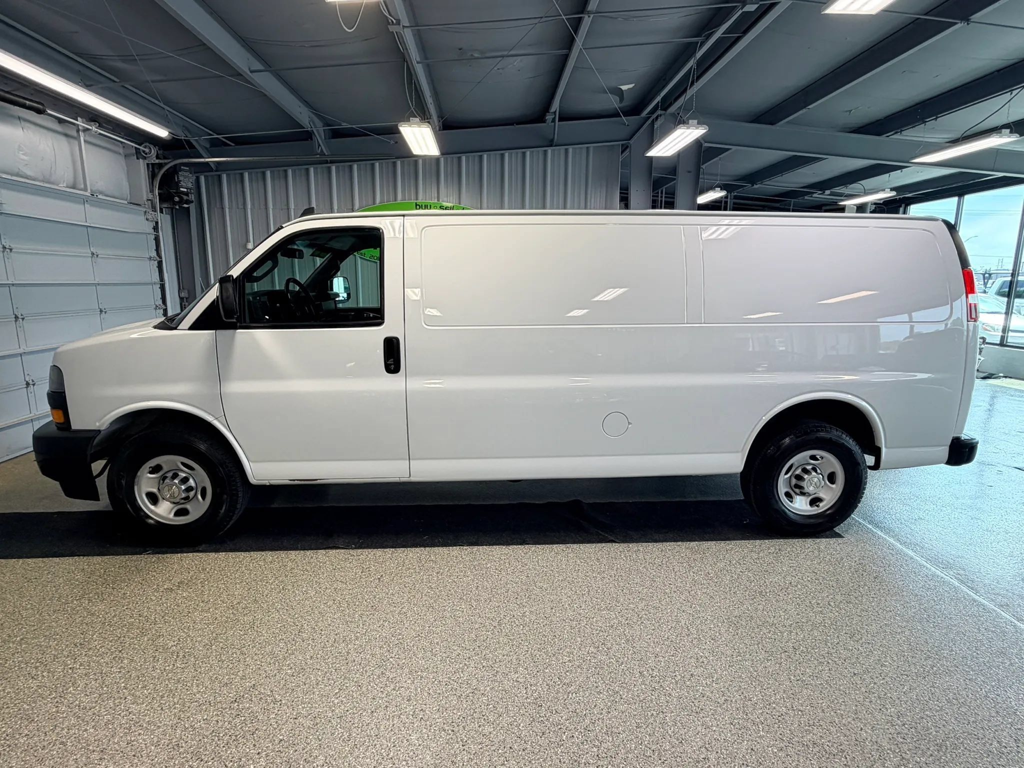 Used 2020 Chevrolet Express 3500 Extended w/ Driver Convenience Package RWD image 5