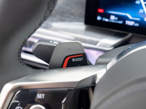 Used 2025 BMW 760i xDrive image 26