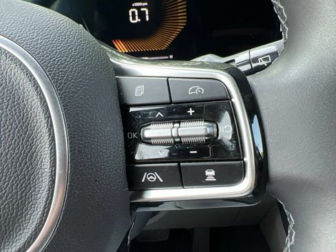 Used 2026 Kia Carnival EX FWD image 24
