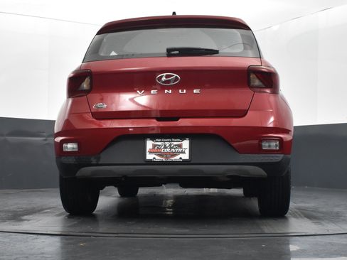 Used 2022 Hyundai Venue Limited image 39