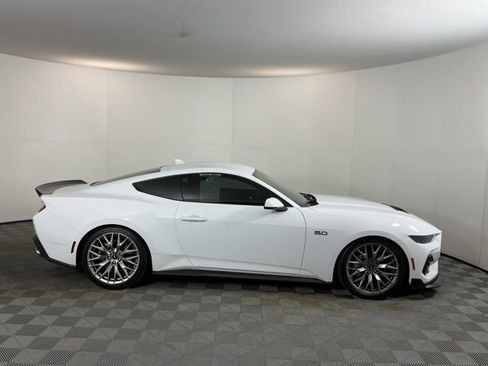 Used 2025 Ford Mustang GT Premium image 4