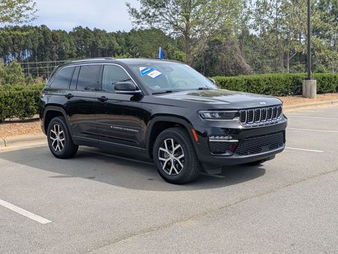 Used 2023 Jeep Grand Cherokee Limited w/ Luxury Tech Group II AWD/4WD image 2