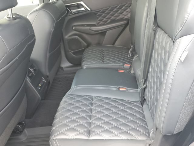 Used 2024 Mitsubishi Outlander SEL AWD/4WD image 14