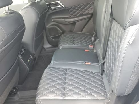 Used 2024 Mitsubishi Outlander SEL AWD/4WD image 14