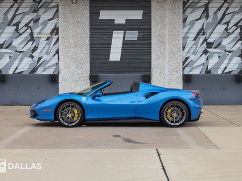 Used 2018 Ferrari 488 Spider RWD image 1
