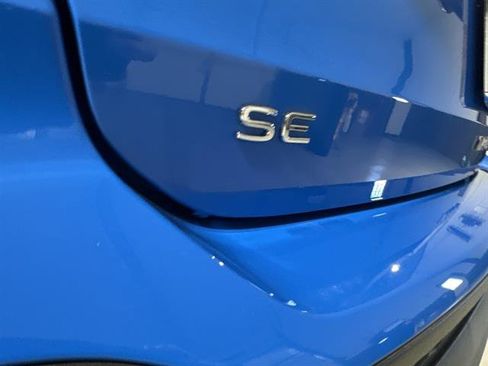 Certified 2025 Volkswagen Taos SE image 12