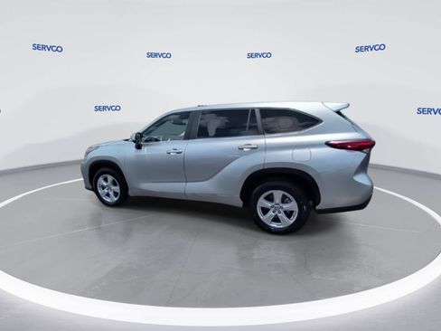 Used 2023 Toyota Highlander L FWD image 5