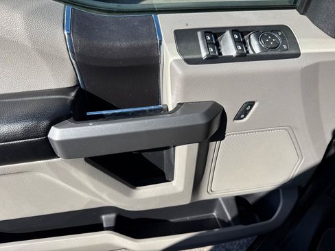 Used 2018 Ford F150 XLT AWD/4WD image 14