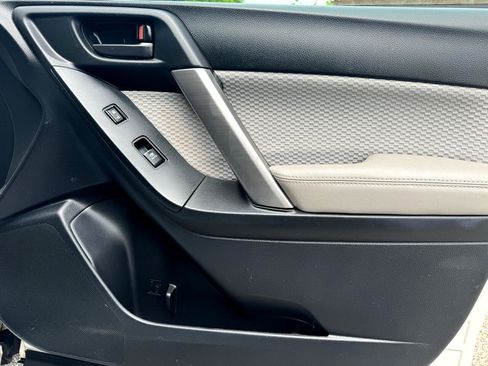 Used 2018 Subaru Forester 2.5i Premium w/ All-Weather Package image 20