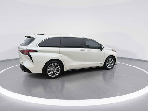 Certified 2021 Toyota Sienna Platinum image 8