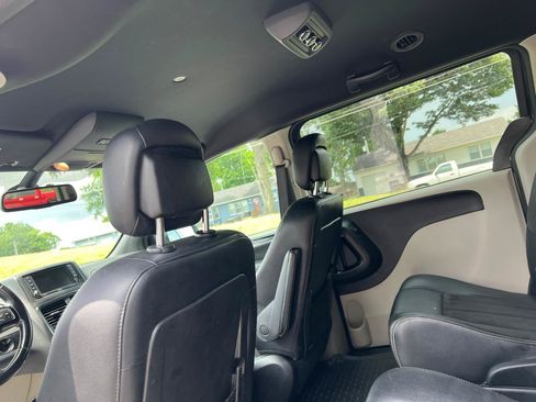 Used 2019 Dodge Grand Caravan SXT FWD image 26