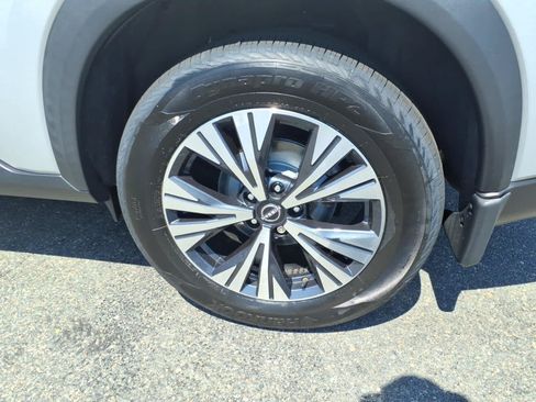 Certified 2022 Nissan Rogue SV AWD/4WD image 9