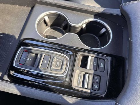 Used 2025 Honda Pilot Touring image 29