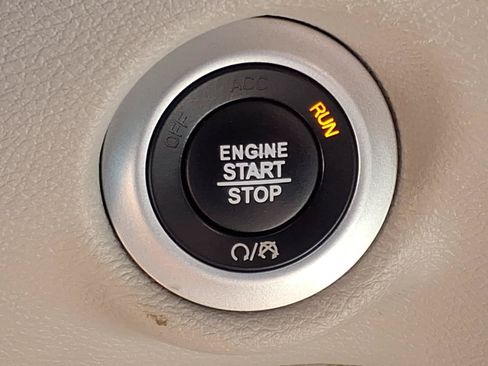 Used 2024 Chrysler Pacifica Touring-L FWD image 22