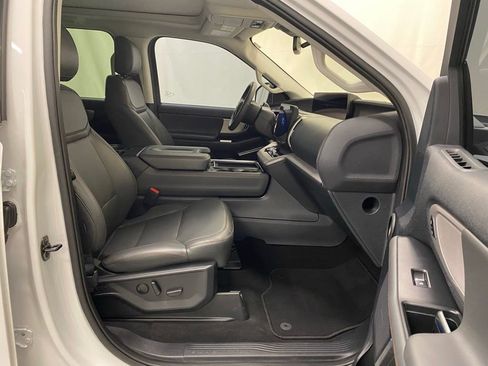 Used 2025 Ford Expedition Active AWD/4WD image 15