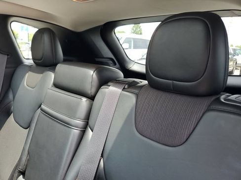 Used 2015 Jeep Cherokee Trailhawk w/ Comfort/Convenience Group AWD/4WD image 13