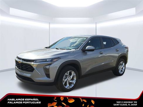 Certified 2024 Chevrolet Trax LS w/ LS Convenience Package FWD image 2