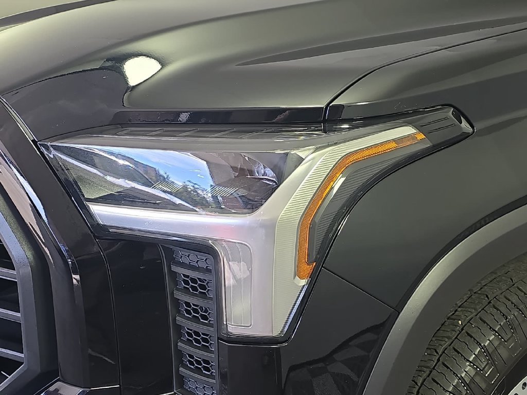 Used 2024 Toyota Tundra Limited AWD/4WD image 27